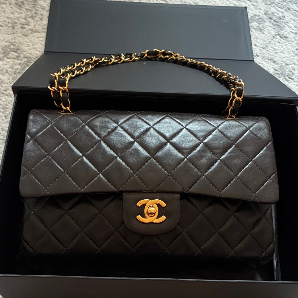 Vintage Chanel Medium Flap Bag. Black Lambskin in very good condition!